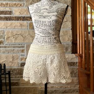 Topshop size 6 off white/cream crochet shorts perfect for bridal wear